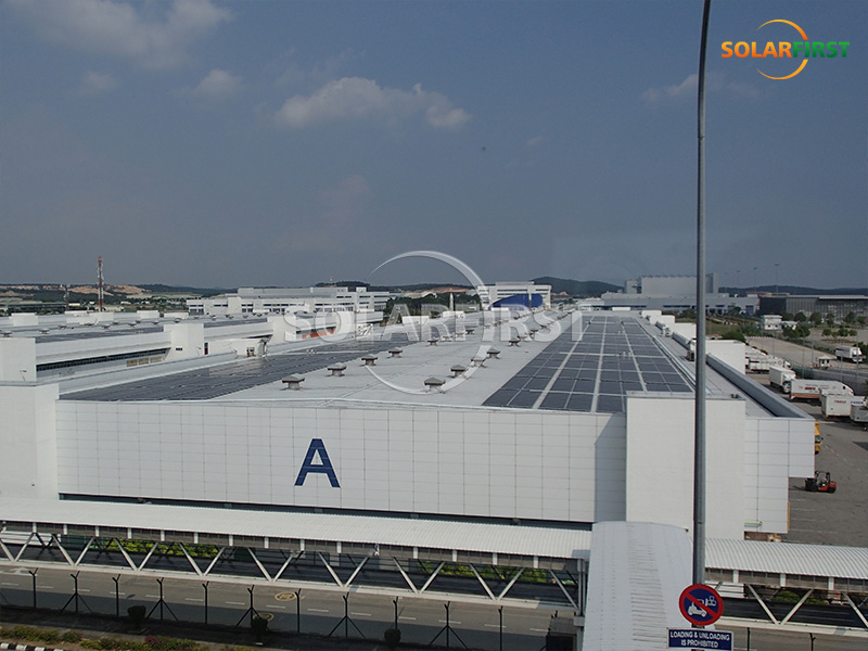 말레이시아 공항 옥상에 5.8MWp 용량의 태양광 패널 설치