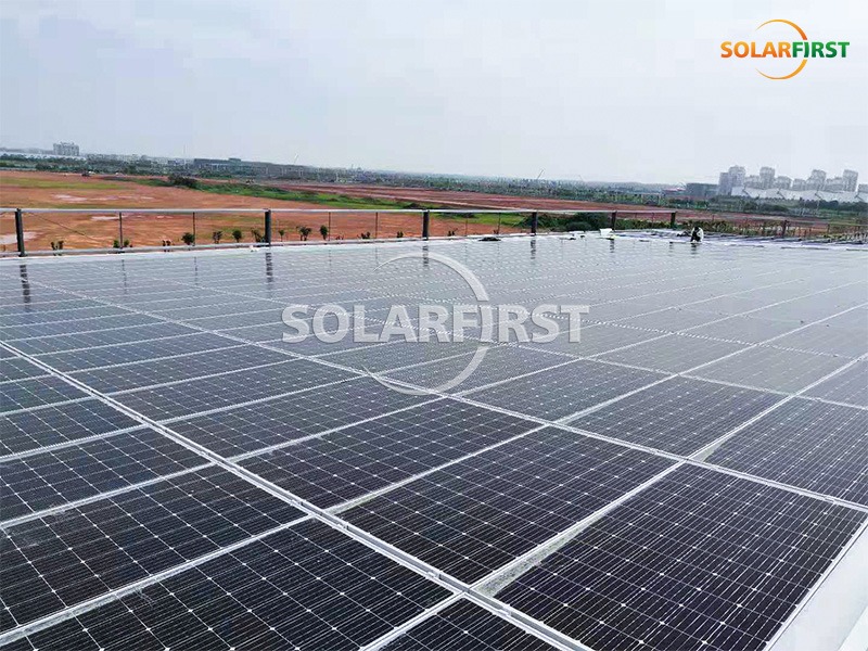 난닝의 2.1MWp BIPV 루프 마운트