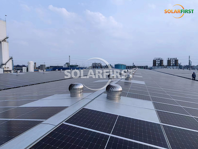 허난성 Jiaozuo의 3MWp BIPV 지붕 장착