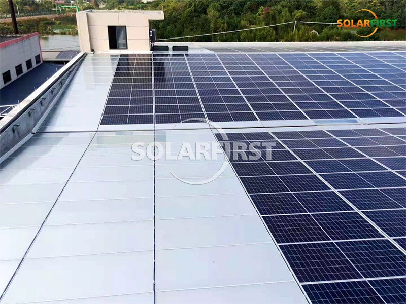 저장성 원저우의 2.2MWp BIPV 지붕 장착