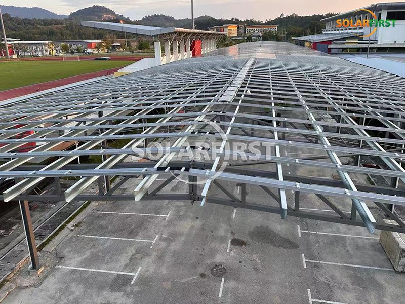 말레이시아 784.8KWp 강철 BIPV 루프 마운트