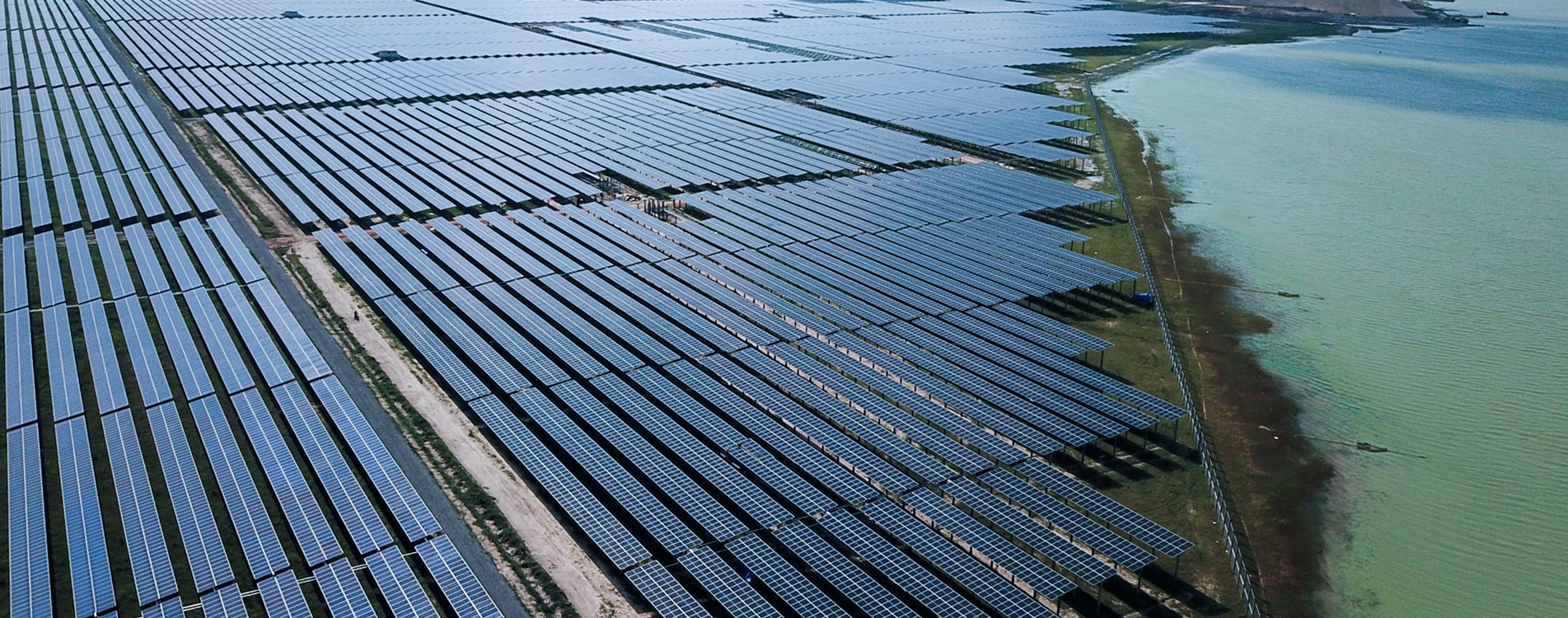 베트남 Solar First의 108MWp 지상형 발전소 프로젝트가 2020년에 전력망에 연결되었습니다.