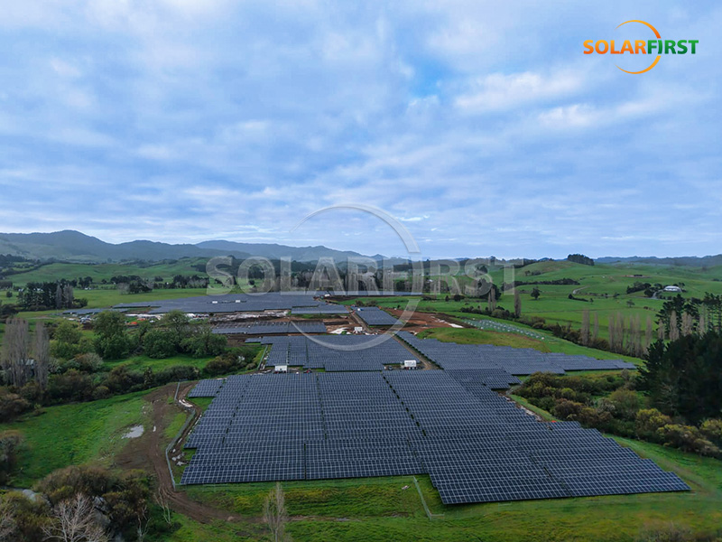 뉴질랜드의 30.7MWp 지상 설치