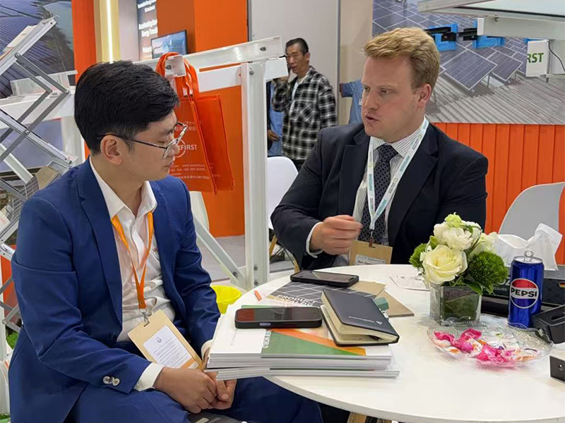 기술이 극한 환경과 만날 때: Solar First가 풍력 및 모래 환경에 적응된 태양광 솔루션을 선보이며 WFES 2026에서 빛을 발합니다!